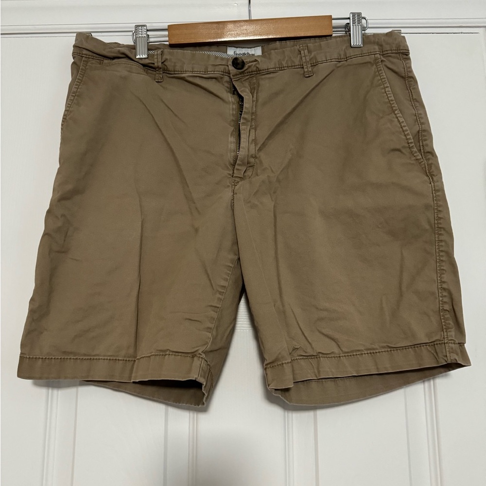 Goodfellow Khaki Shorts Size 36. 9in Inseam